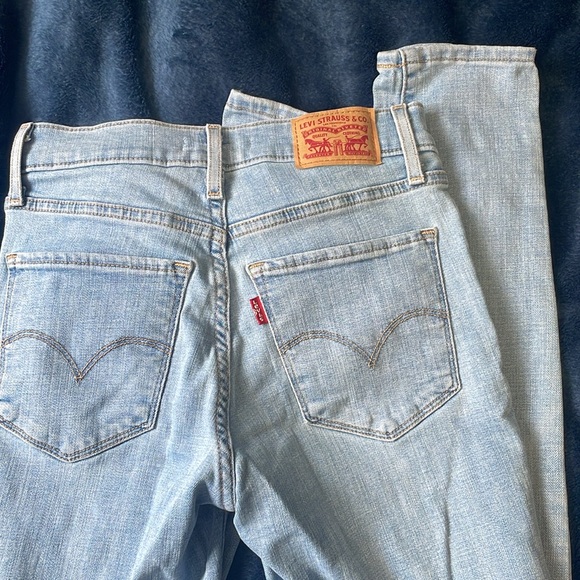 Levi’s Jeans - Picture 2 of 3